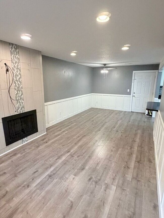 Building Photo - East Millcreek 2 bed 1 bath Condo