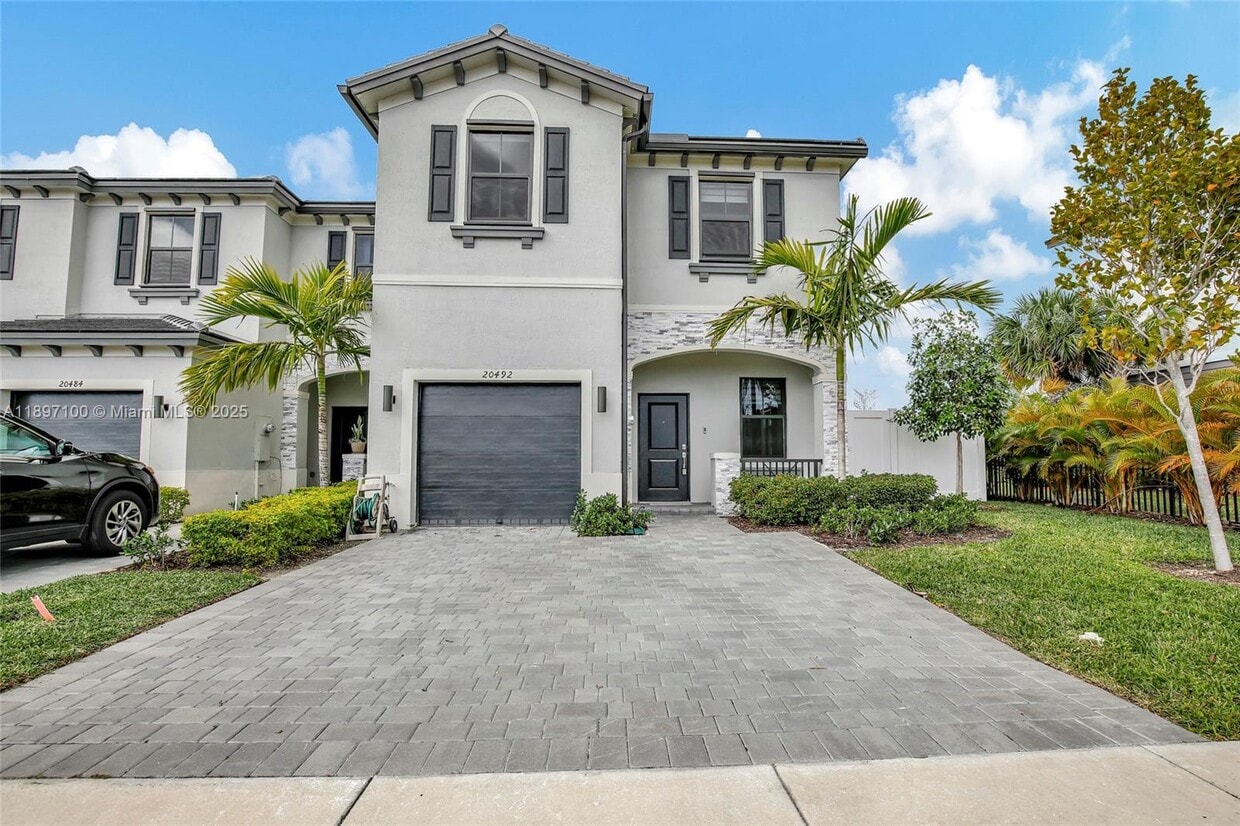 Foto principal - 20492 NW 4th Ave