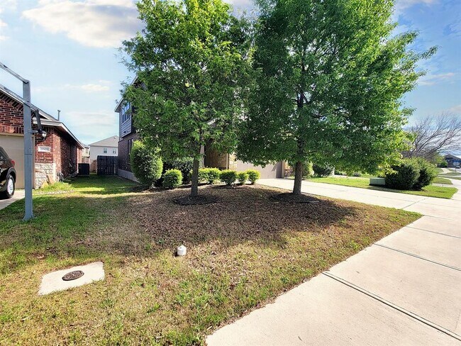 Foto del edificio - 2605 Rough Berry Rd