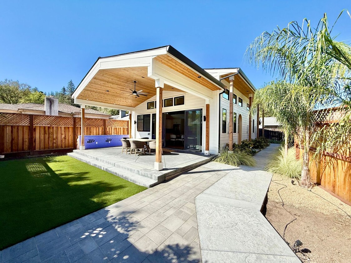 Primary Photo - Beautiful Furnished New Construction Calis...