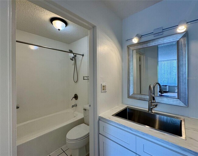 Foto del edificio - 7900 S Orange Blossom Trail