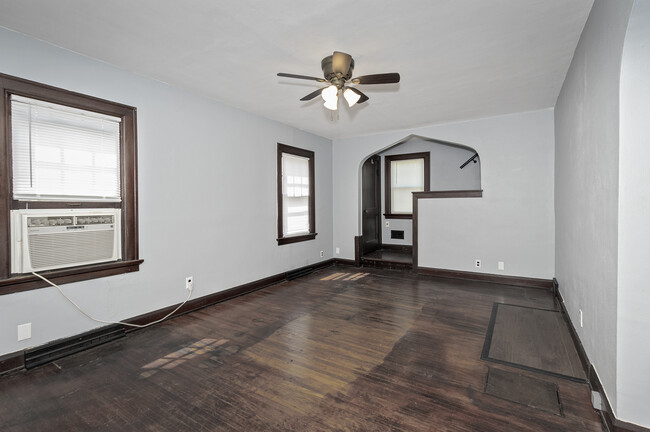 Building Photo - 318 W Crawford Ave
