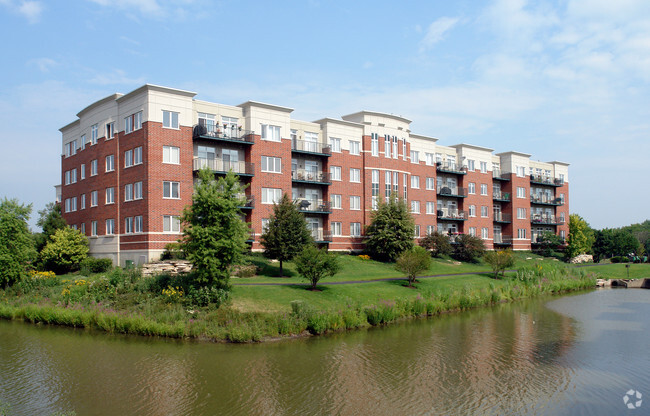 Building Photo - Delacourte Condominiums