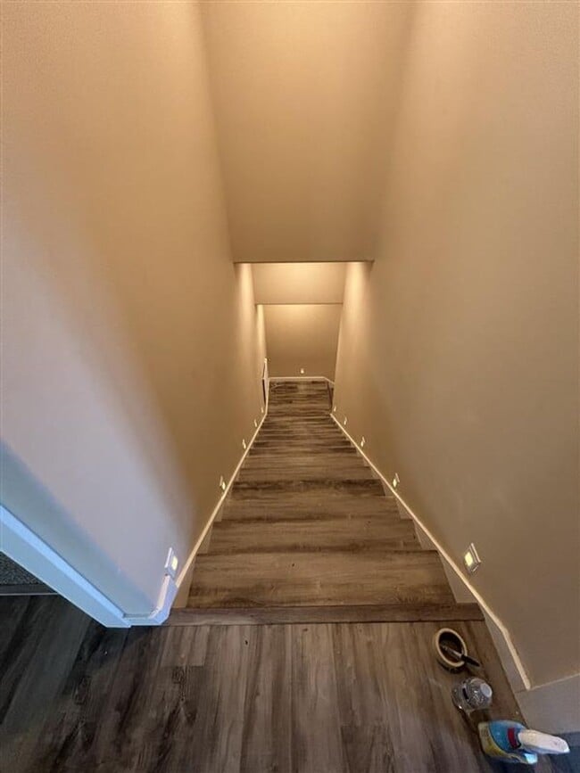 Building Photo - 211 Baker St