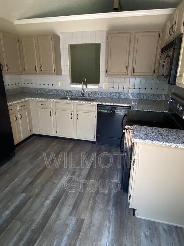 Foto del edificio - 9522 Maple Way