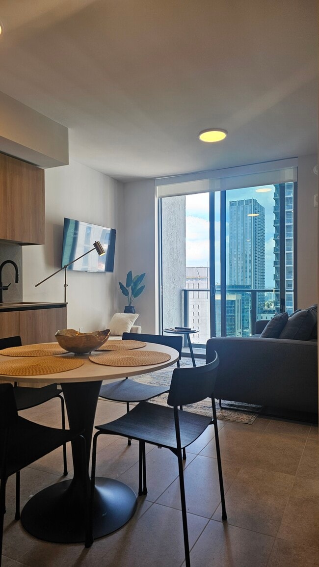 Foto del edificio - 121 NE 5th St