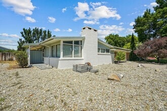 Building Photo - 1733 Maplewood Dr