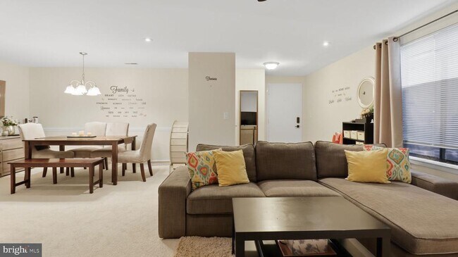 Foto del edificio - 13201 Chalet Pl