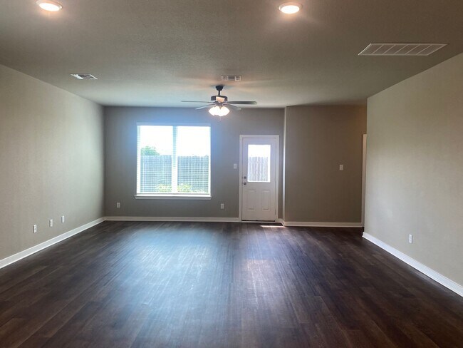 Foto del edificio - 3 BEDROOM, PLUS OFFICE, BELTON ISD