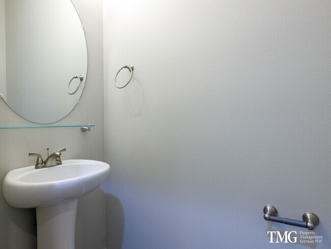 Foto del edificio - Modern Open Home Plus A Garage!