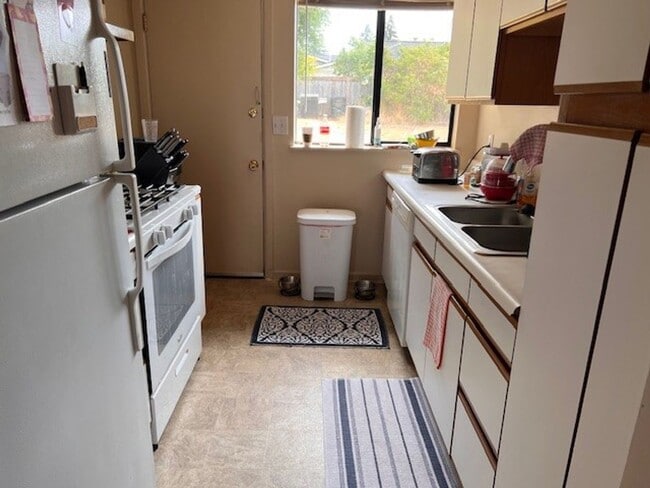 Building Photo - Sauer Briar Rd