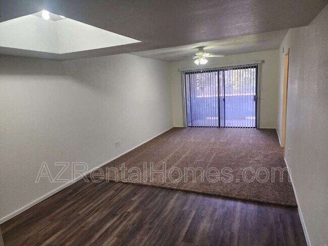 Foto del edificio - 1215 E Lemon St