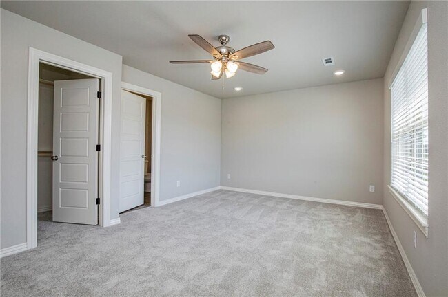 Foto del edificio - 2003 Azlin Pl