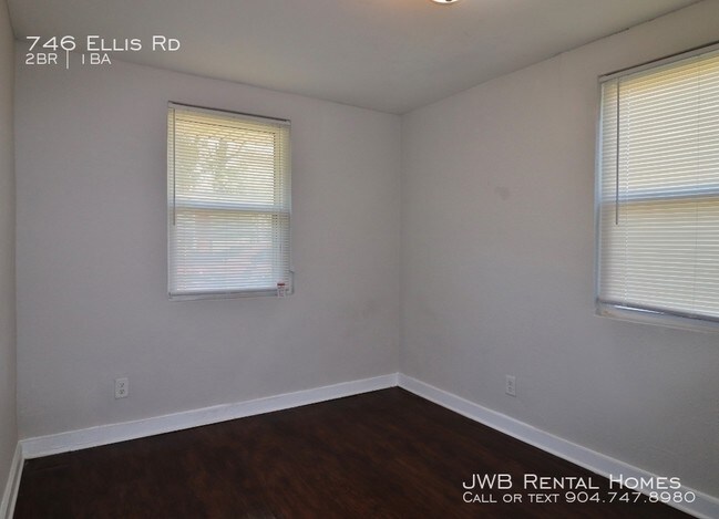 Building Photo - 746 S Ellis Rd