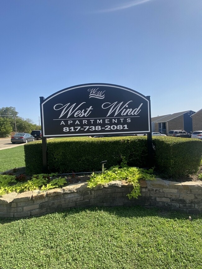 Building Photo - West Wind Apartments