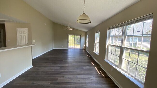 Building Photo - 4849 Silverdene St