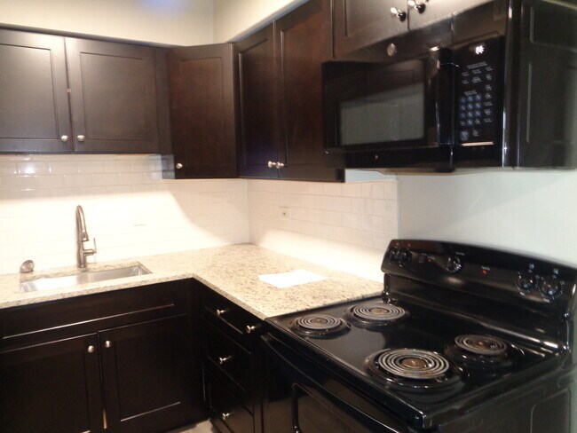 Foto del edificio - 9729 Ridgeland Ave