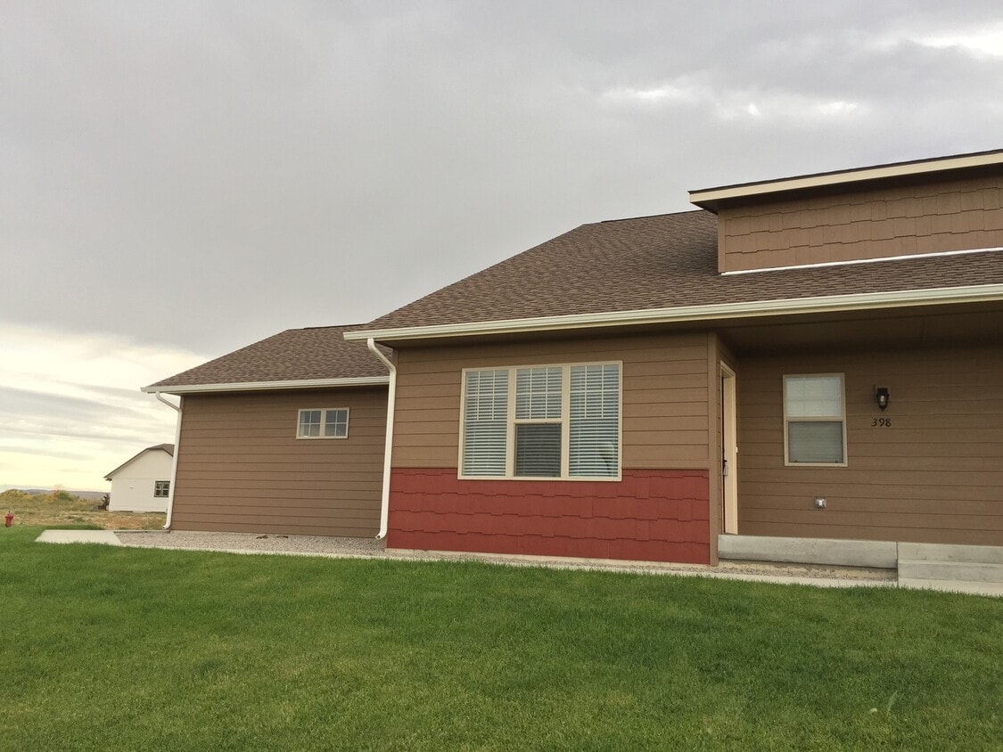 138 Central Ave, South Heart, ND 58655 House Rental in South Heart
