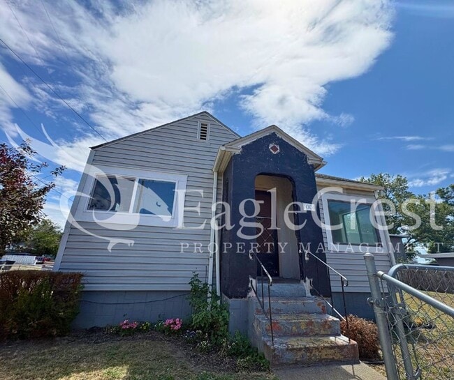 Building Photo - Charming 2-Bedroom Home with Modern Finishes & Fenced Yard