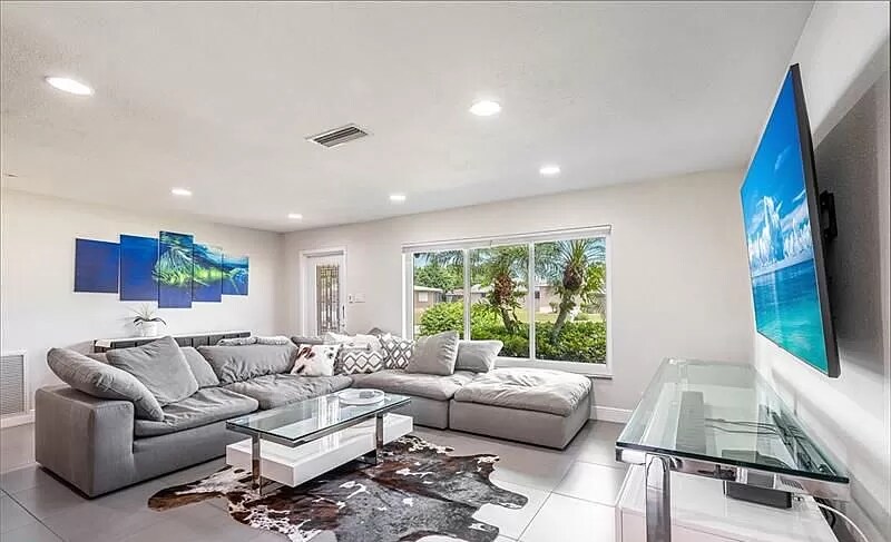 Foto principal - 4811 NW 13th Ave