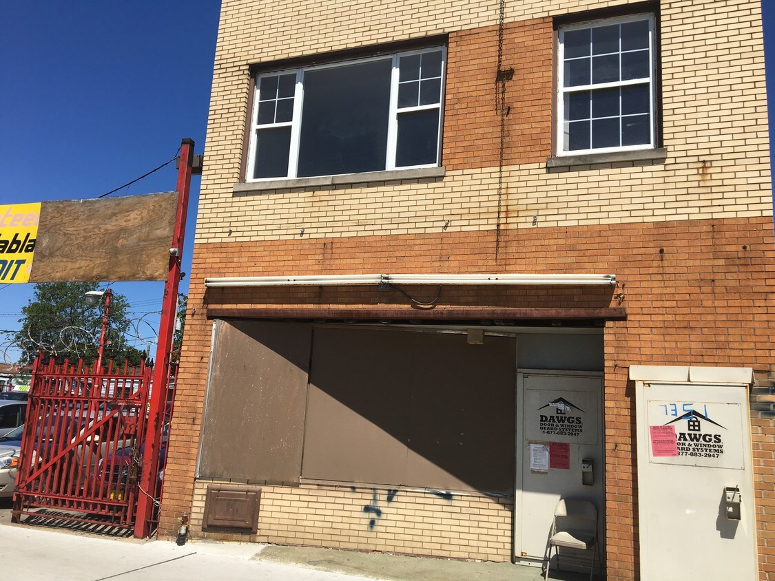 Primary Photo - 7351 S Western Ave