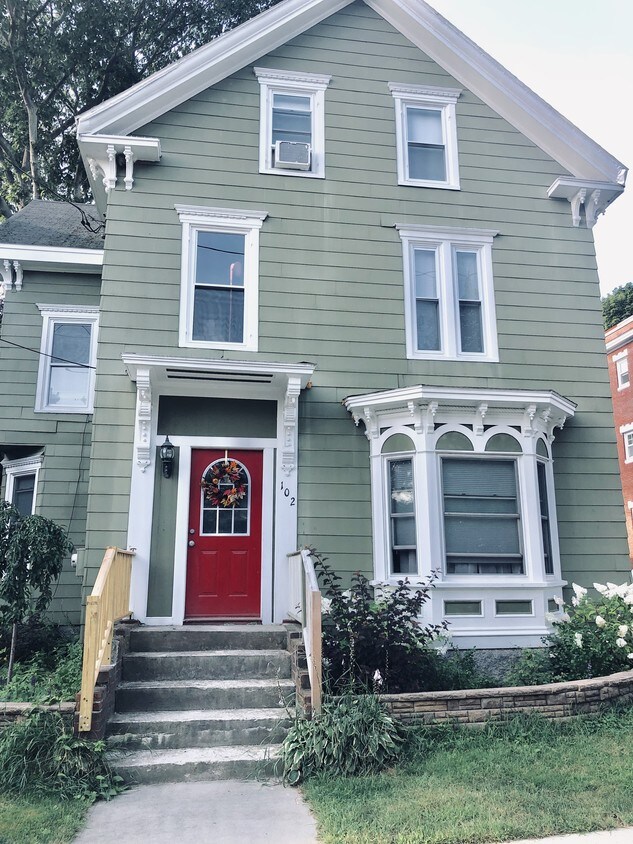 Primary Photo - 102 Revere St