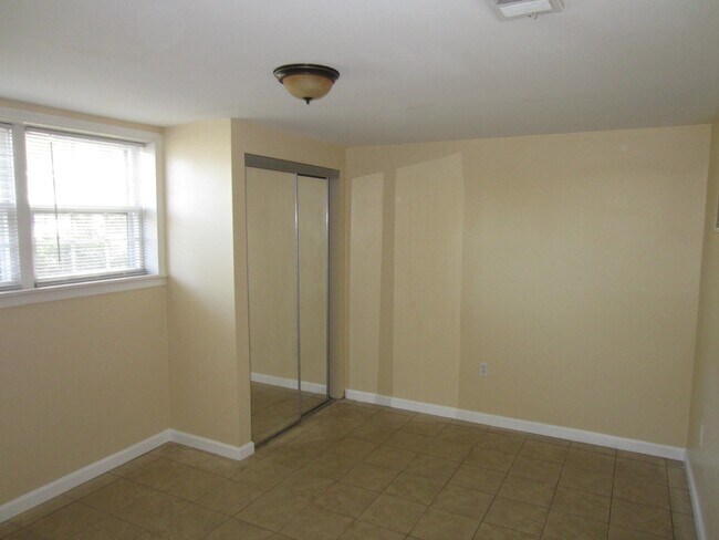 Building Photo - 14661 Cloverdale Rd