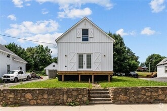 Building Photo - 2958 E Main Rd