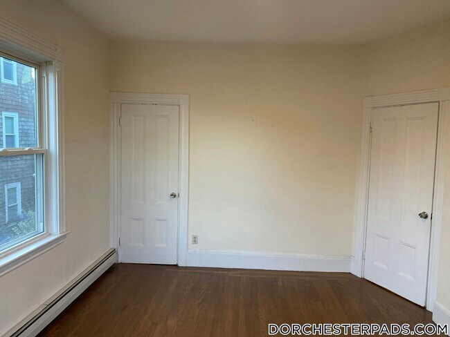 Foto del edificio - 106 Buttonwood St