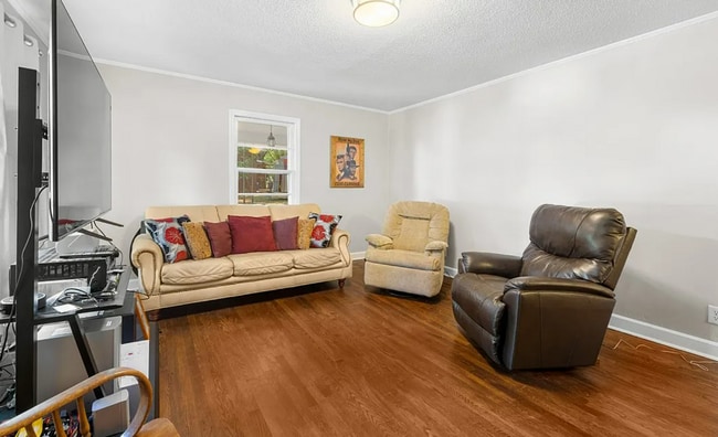 Building Photo - 3 Bedroom Home Available For Rent - Pendleton