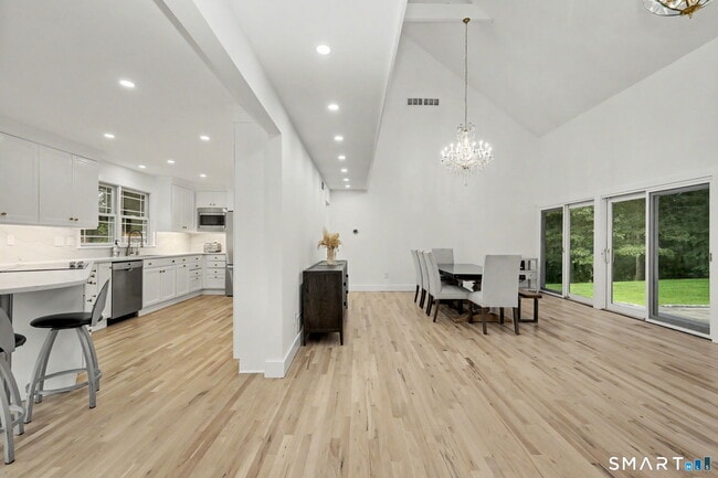 Building Photo - 158 Steep Hill Rd