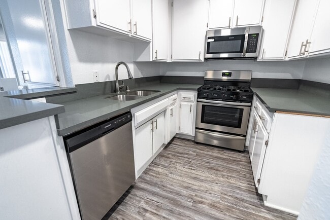 Interior Photo - 4378 Sepulveda Blvd