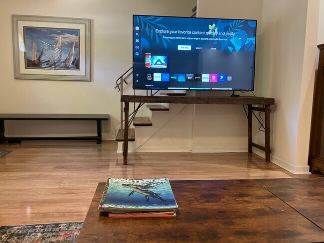 Photo - 814 Dahlia Ln House