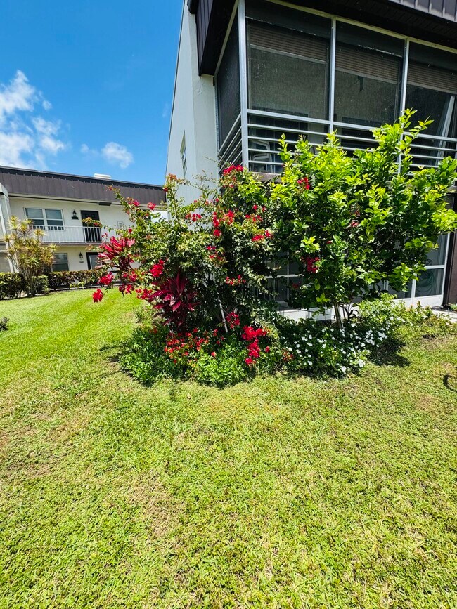 Building Photo - 970 Normandy Trail