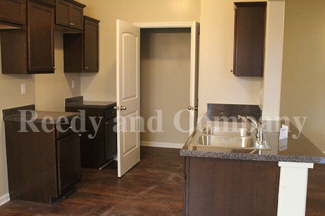 Foto del edificio - 7937 Bay Meadow Cir S