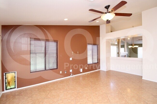 Building Photo - 4345 E Meadow Dr