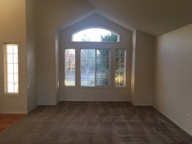 Foto del edificio - 179 NE Milne Road ~ Wonderful Home Near Intel