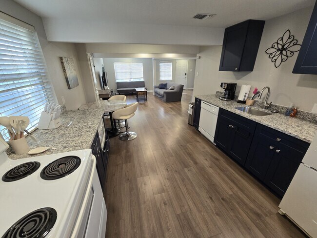 cocina completa - 2708 Pin Oak Ln