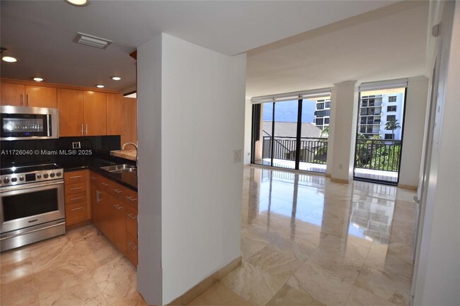 Building Photo - 540 Brickell Key Dr