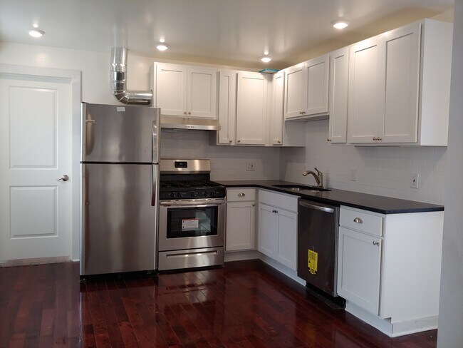 Foto del edificio - 301 National Ave NW