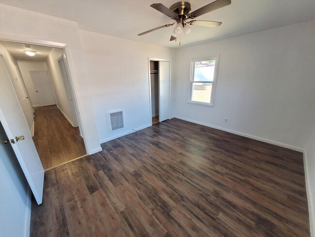 Foto del edificio - 2201 Windcrest Dr