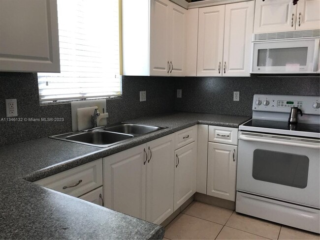 Building Photo - 12932 SW 200th Terrace