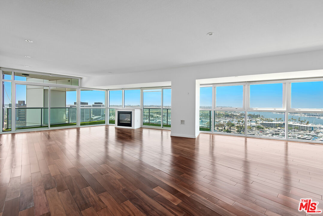 Primary Photo - 13600 Marina Pointe Dr