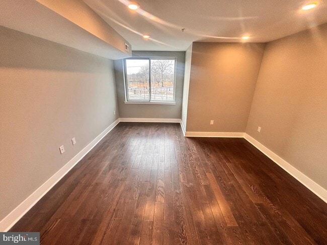 Building Photo - 3255 Ridge Ave