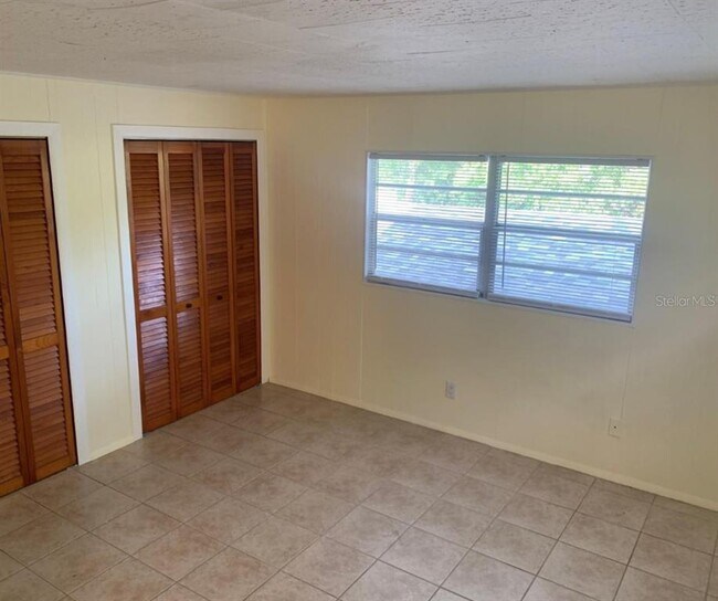 Building Photo - 1309 Lakeview Rd