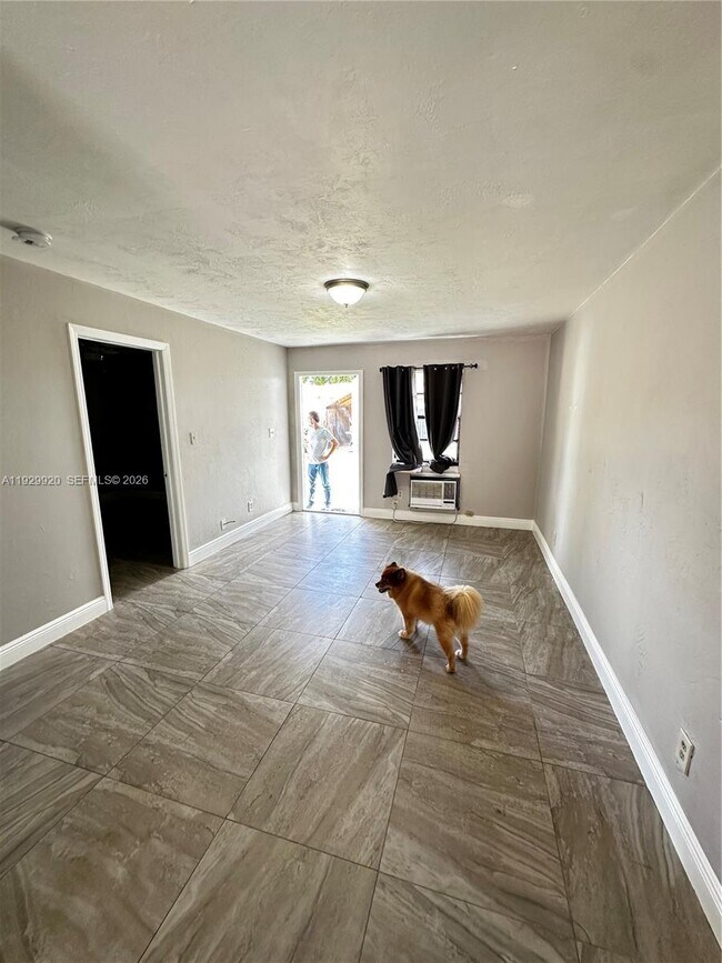 Foto del edificio - 2120 NW 4th St