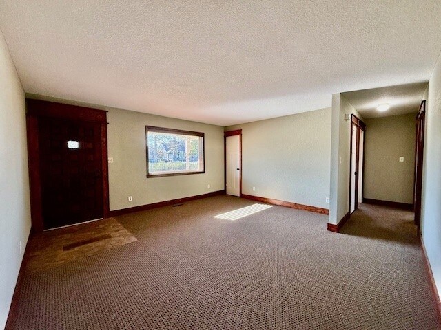 Sala de estar - 515 W Pine St