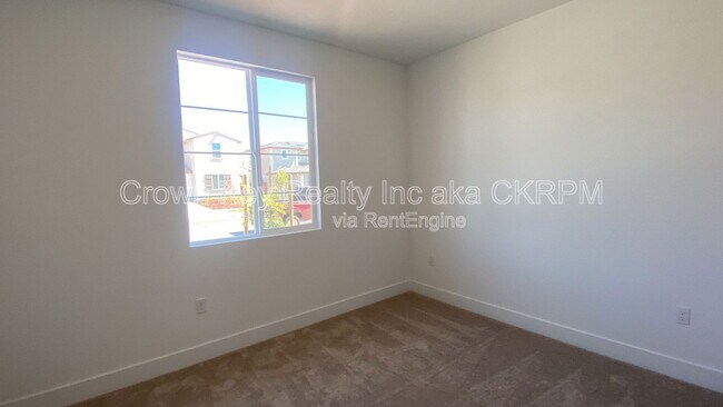 Building Photo - 120 Adriana Dr