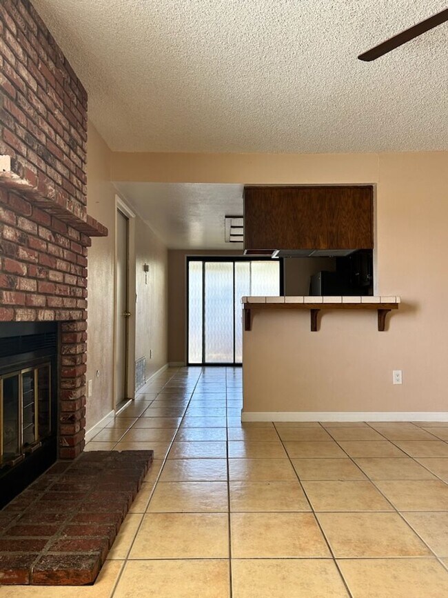 Building Photo - 912 W Graaf Ave