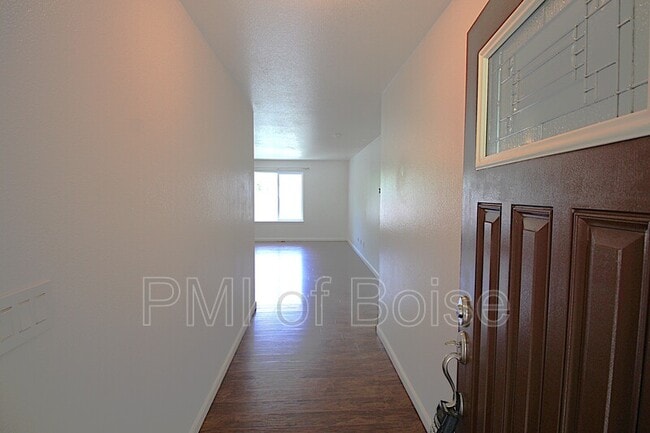 Building Photo - 1160 S Ruler Ave